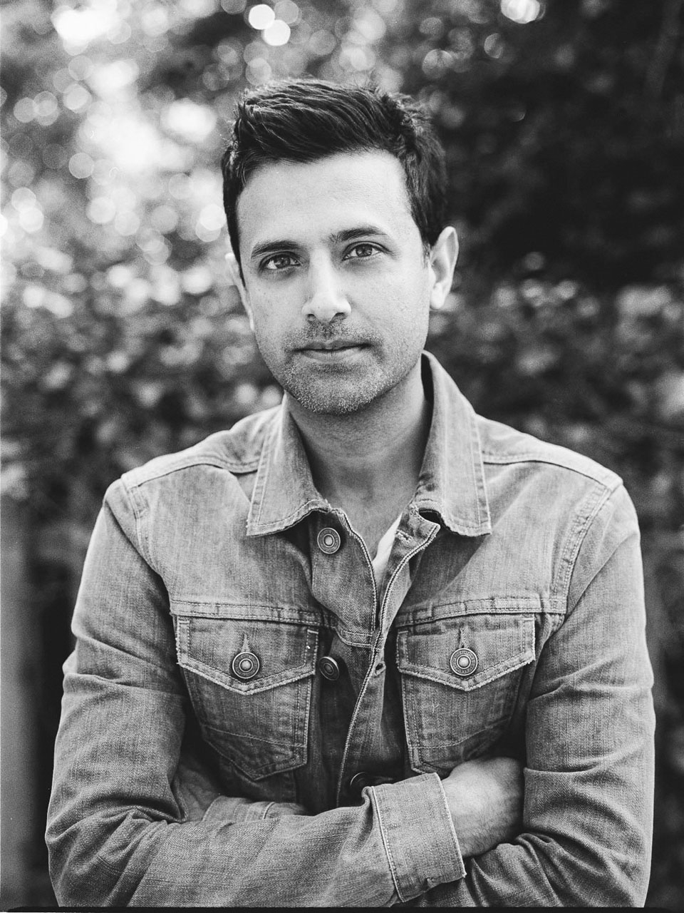 Another Tongue Navin Chowdhry Stars in Multitudes